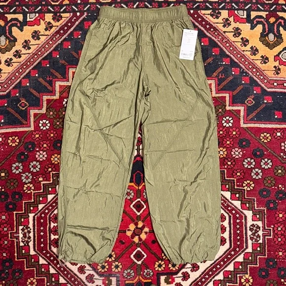 Athleta Lunar Sheen Utility Mid Rise Olive Green Women's Pants, Small - Picture 4 of 10
